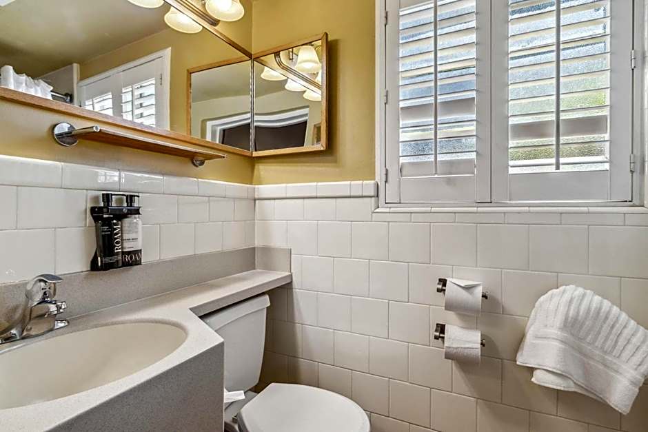 Inn Marin and Suites, an Ascend Collection Hotel