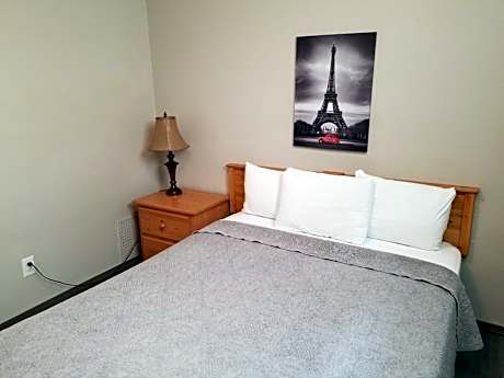 2 Queen 1 Bedroom Suite with Kitchen