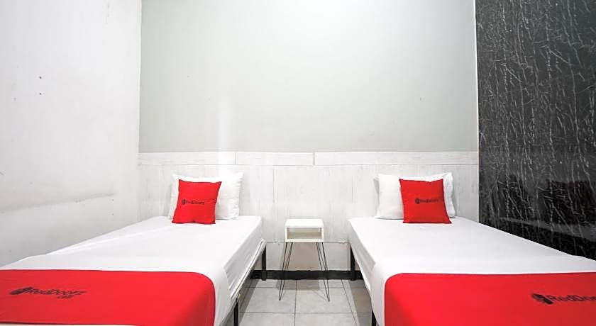 RedDoorz near Alun - Alun Magetan