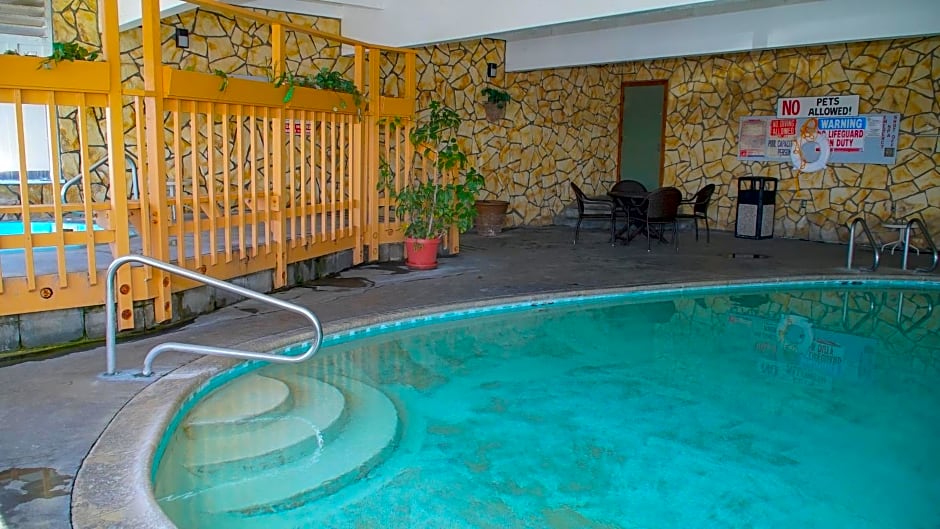 Silver Surf Motel