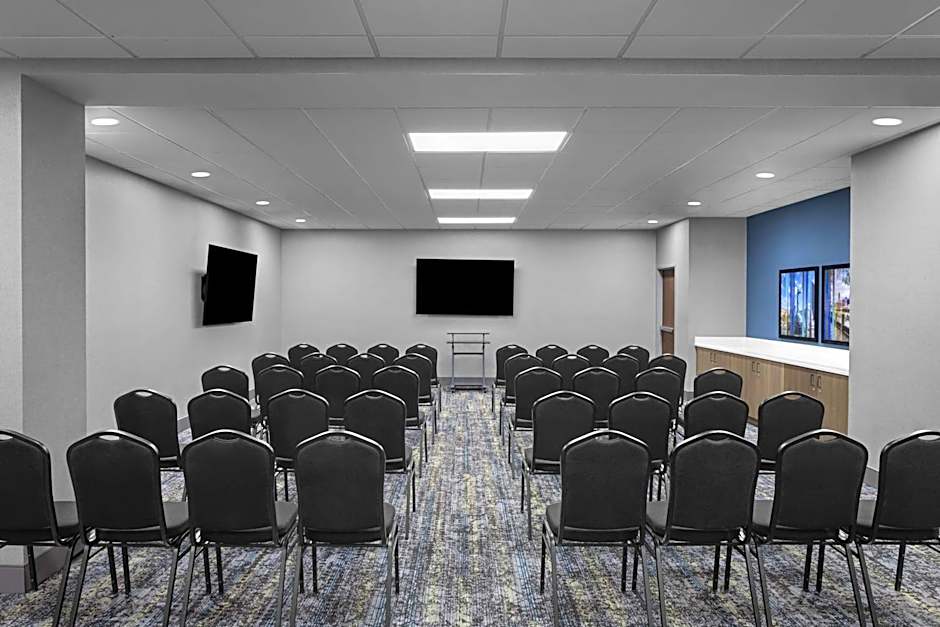 Hampton Inn By Hilton Cleveland-Downtown