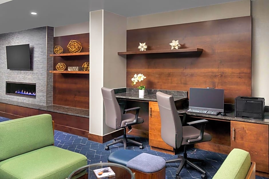 Courtyard by Marriott Manchester-Boston Regional Airport