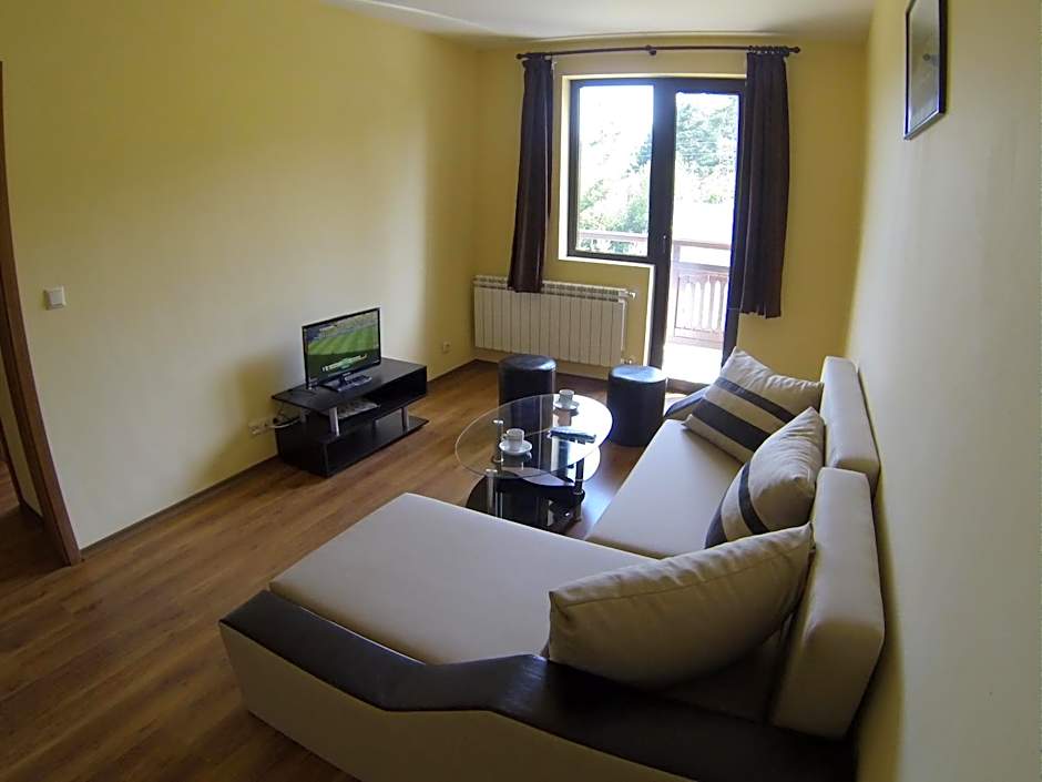 Rusaliite Adventure House