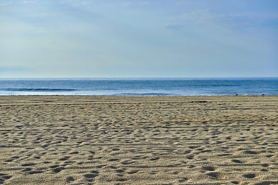 Drifting Sands Oceanfront Hotel