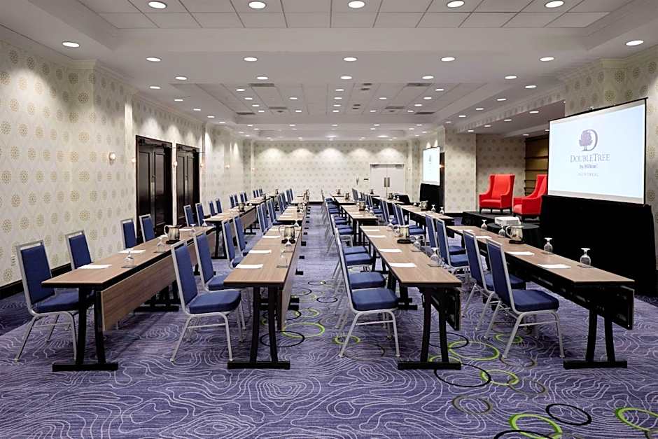 DoubleTree by Hilton Montreal