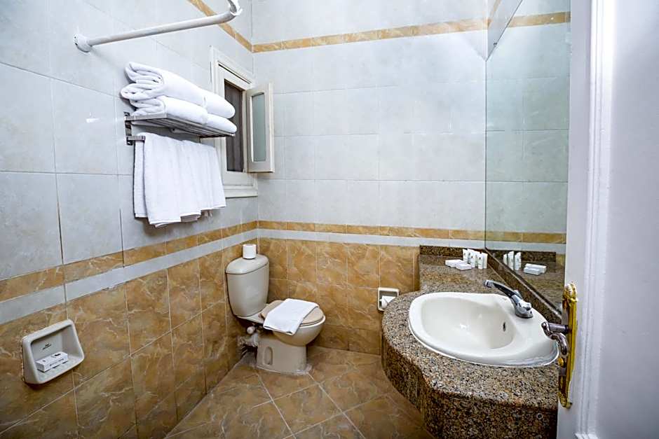 Golden Lake Marina Hotel