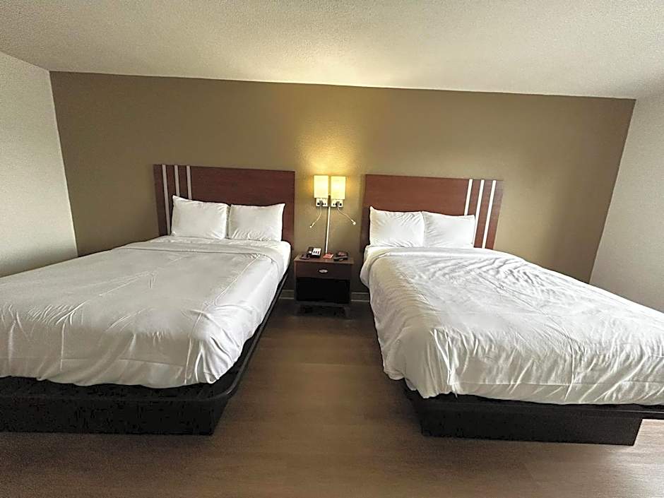 Econo Lodge Inn & Suites