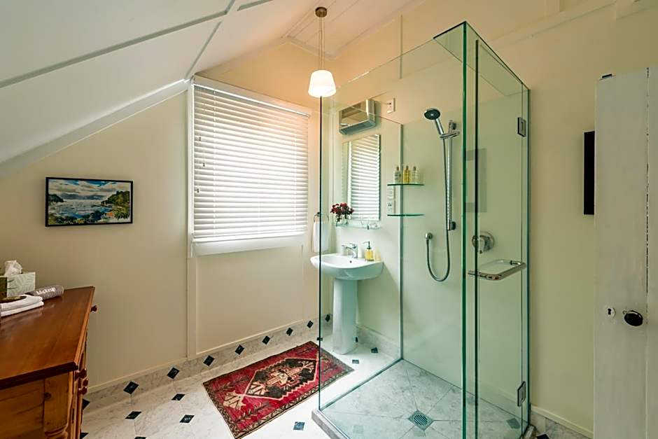 Arcadia Lodge Russell