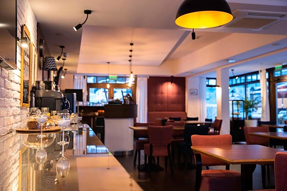 Flinski Sport X SPA, Boutique X Art