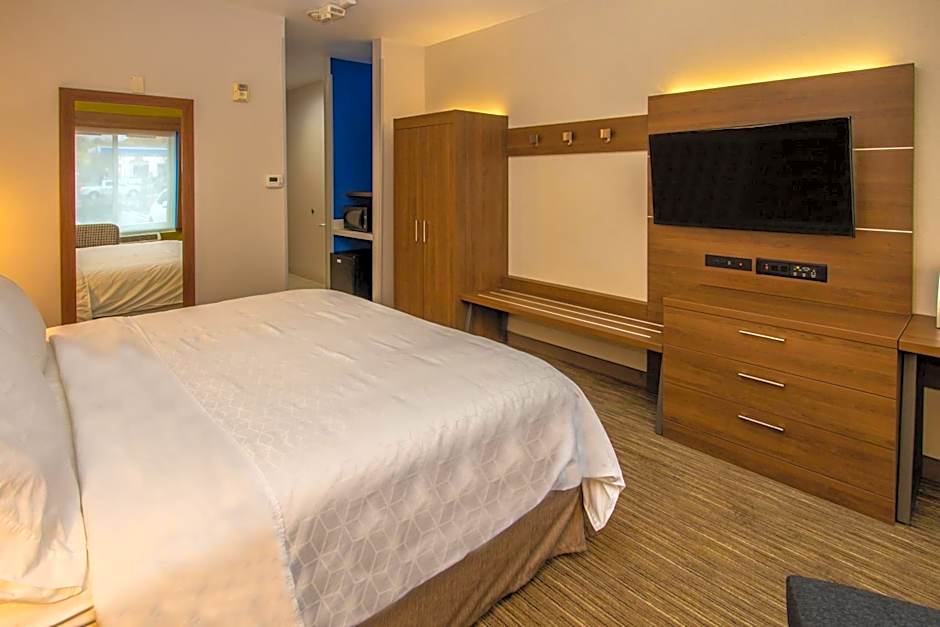 Holiday Inn Express Hotel & Suites Roseville - Galleria Area By IHG