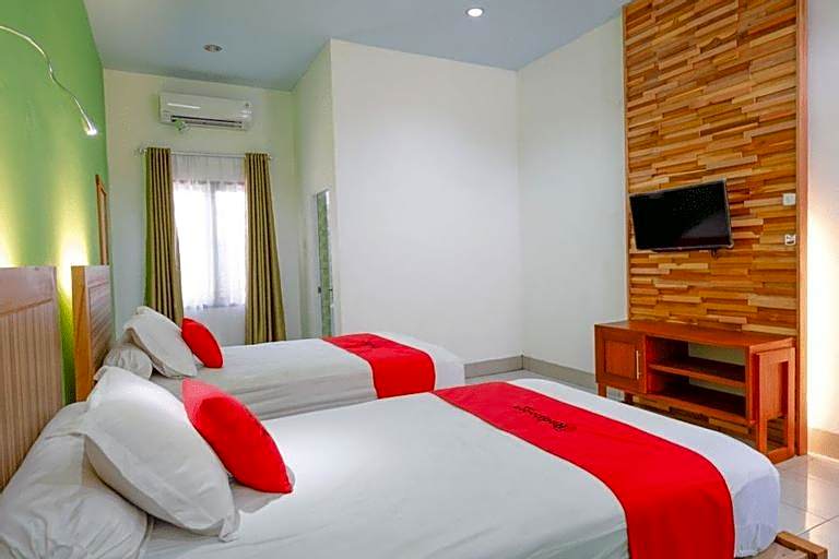 RedDoorz near Taman Makam Pahlawan Tatura