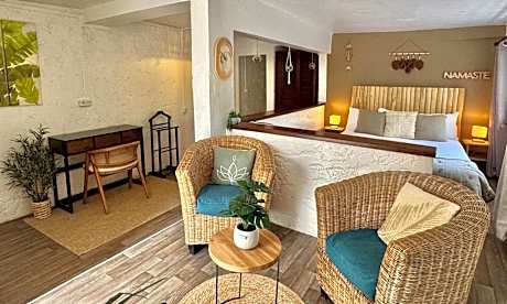 Flambloyant Superior Double Room with Garden View