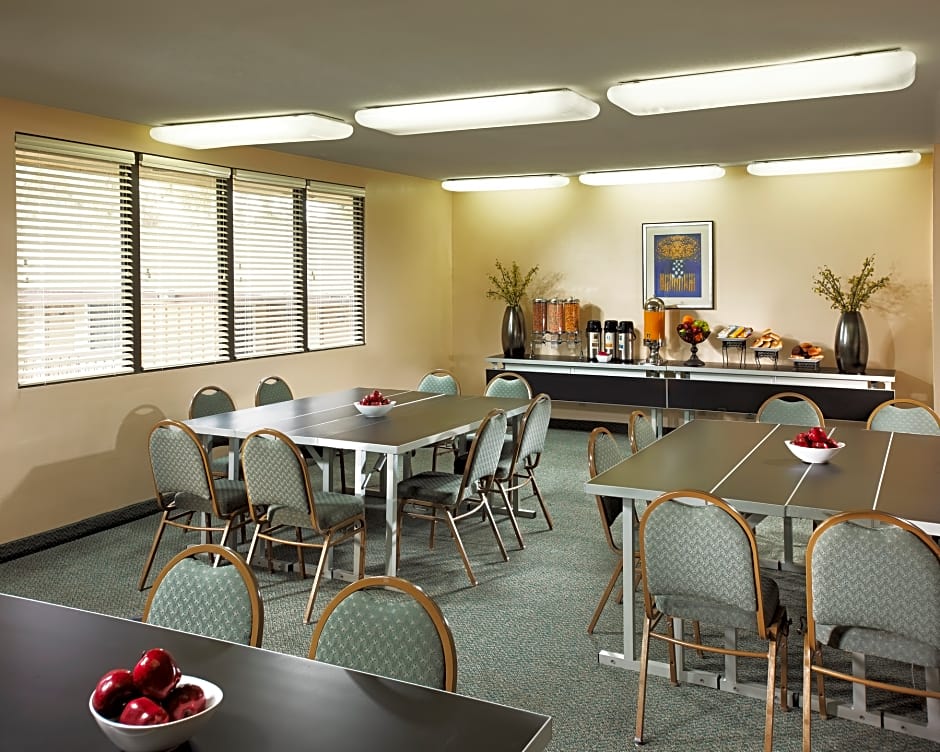 Anaheim Portofino Inn & Suites