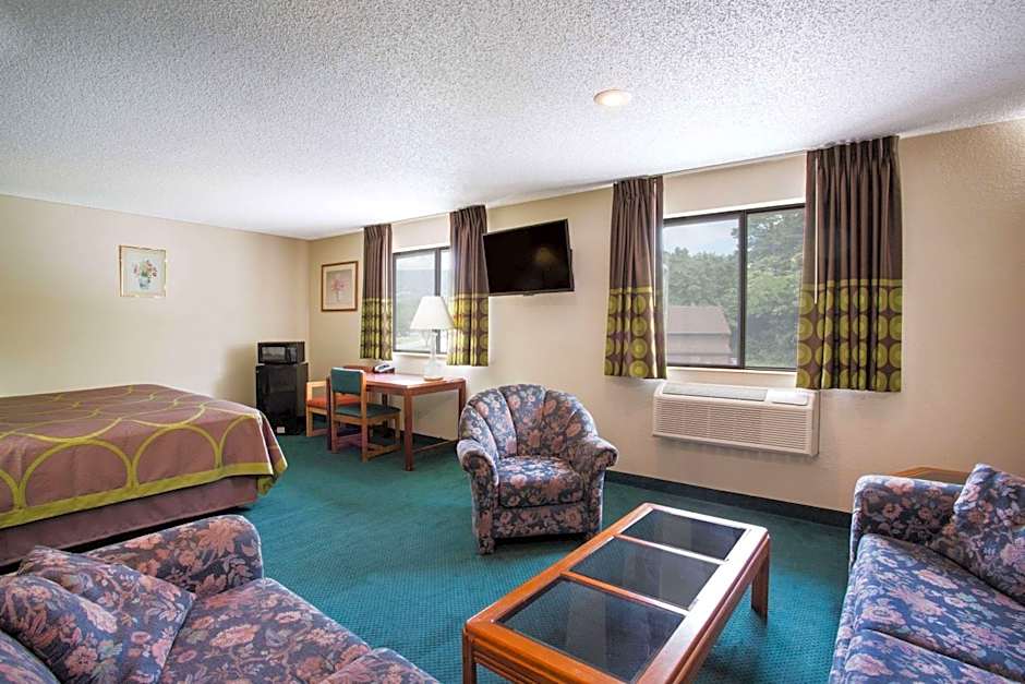 Super 8 by Wyndham Salem VA