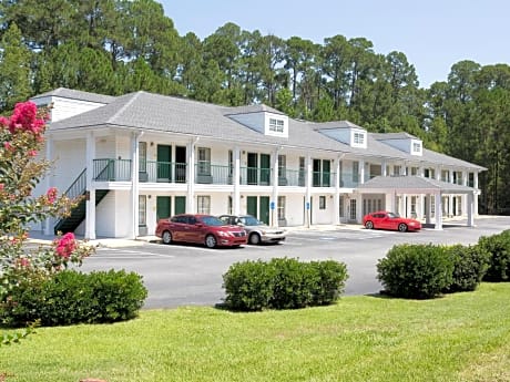 Super 8 by Wyndham Statesboro