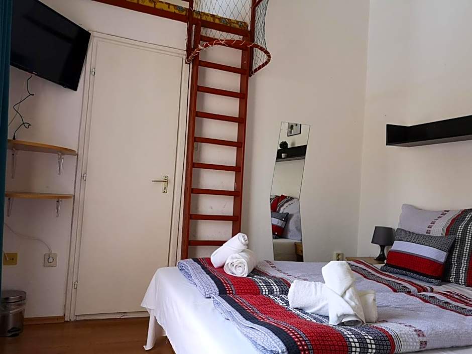 Parton Hotel & Bowling