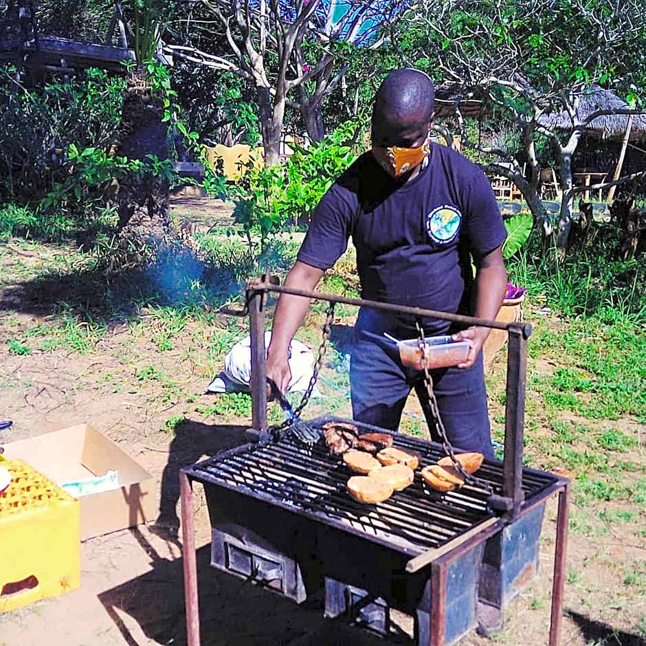 Distant Relatives Ecolodge & Backpackers