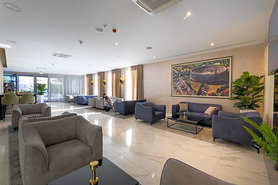 Hotel Salona Palace