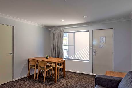 Suite-1 King Bed Non-Smoking Family Room Upstairs Sofabed Kitchenette Sitting Area