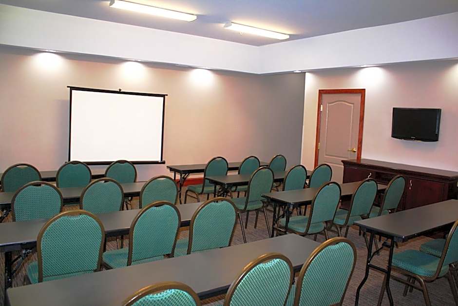 Country Inn & Suites by Radisson, Red Wing, MN