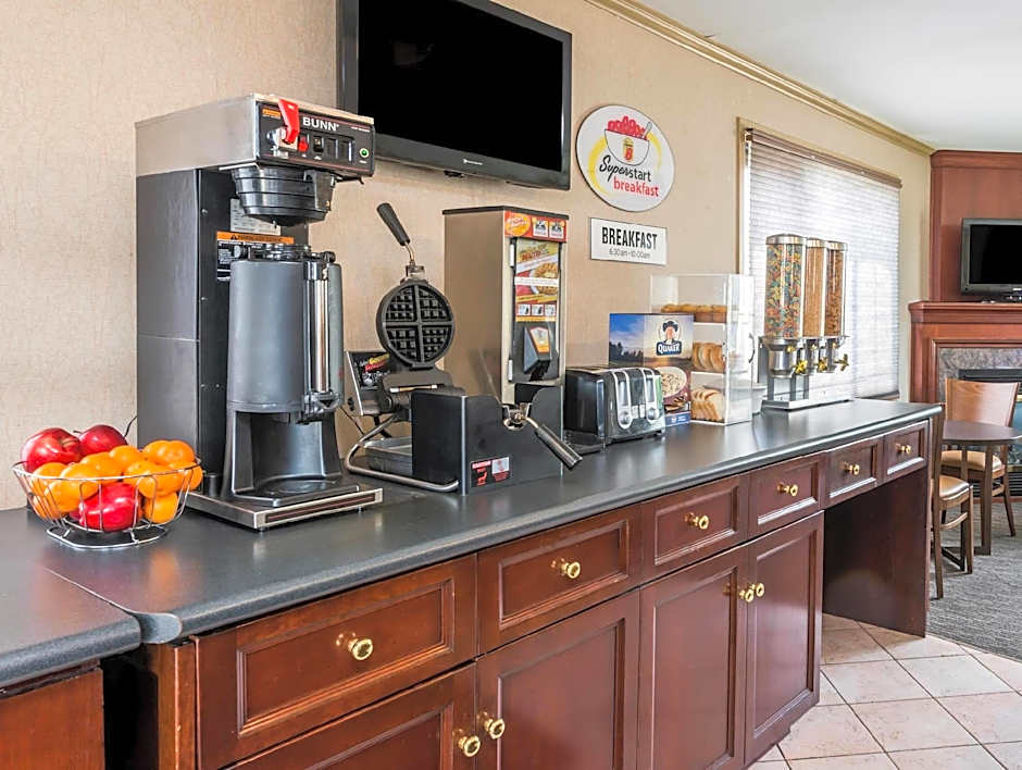 Super 8 by Wyndham Guelph