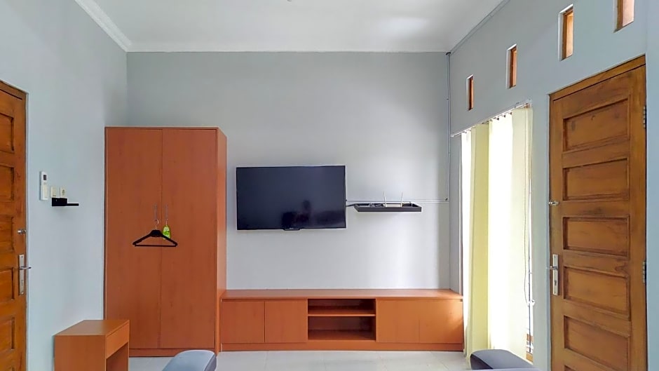 Omah Leren Mitra RedDoorz near Gembiraloka Zoo Yogyakarta