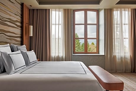 Swiss Deluxe King Room with Forest View