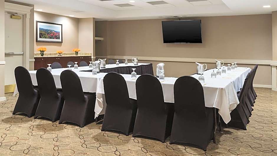 DoubleTree Suites By Hilton Hotel Cincinnati-Blue Ash