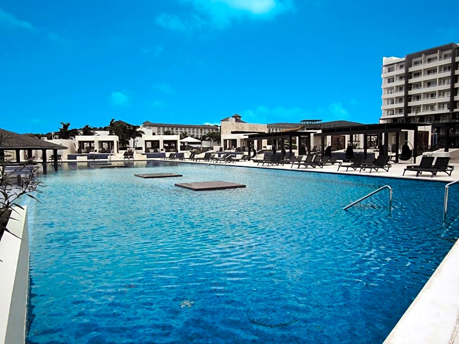 Royalton Blue Waters Autograph All-Inclusive Resor