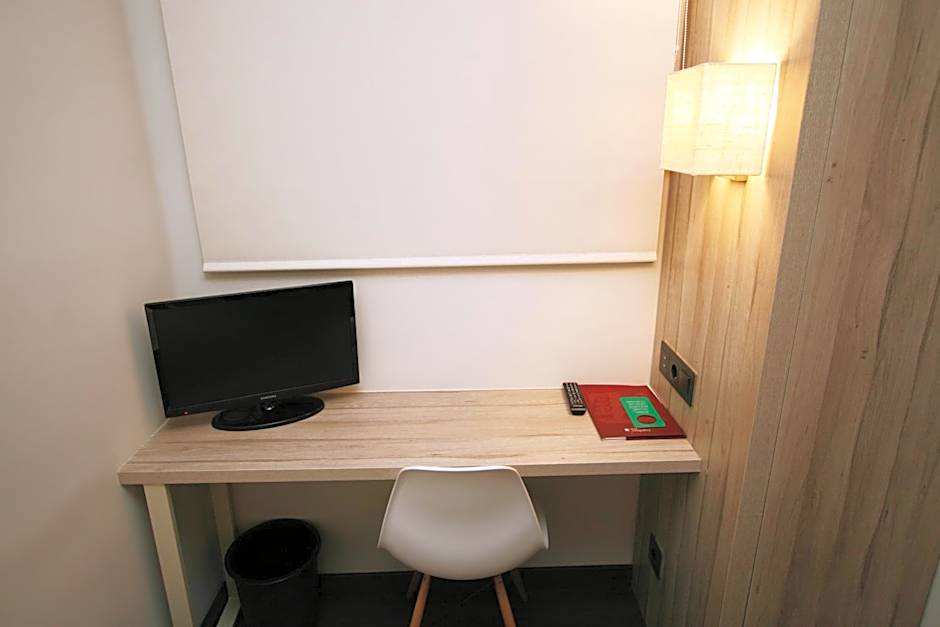 Photo 1 of 6 of Small Single Room (interior)