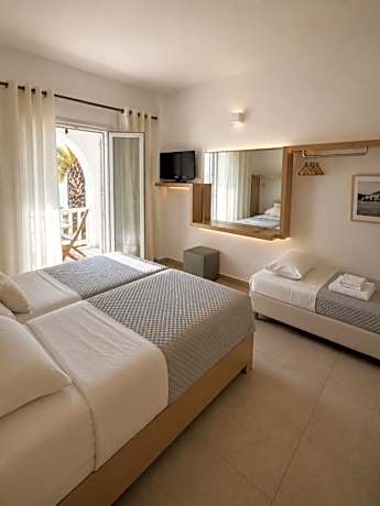 Standard Triple Room with Sea View