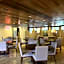 Tom's Cabin Hotel