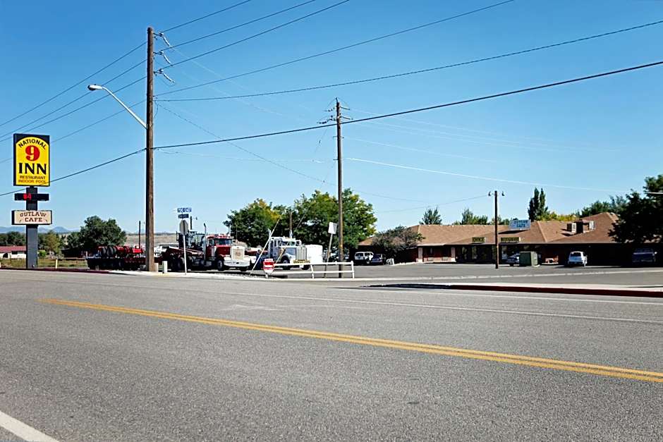 National 9 Inn Wellington