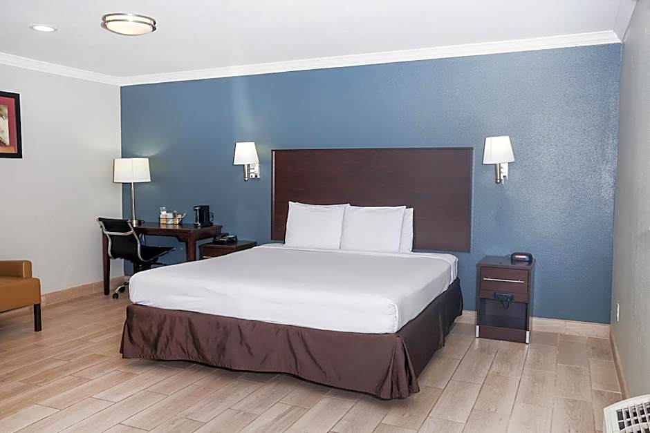 OYO Hotel McAllen Airport South - 1 mi from McAllen Medical Center