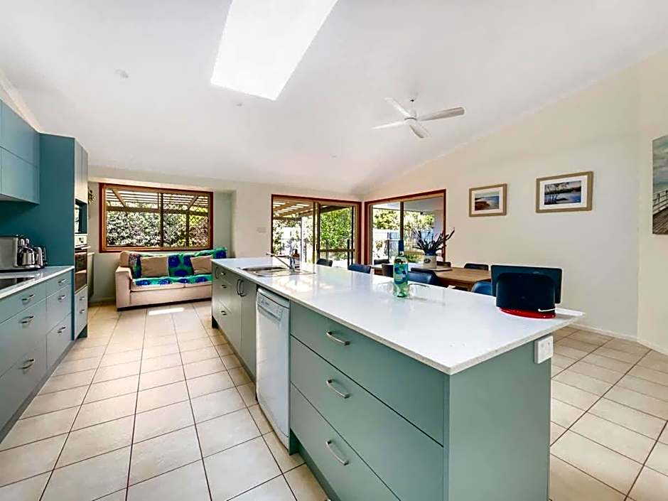 Bokarina Beach House - Family & Pet Friendly