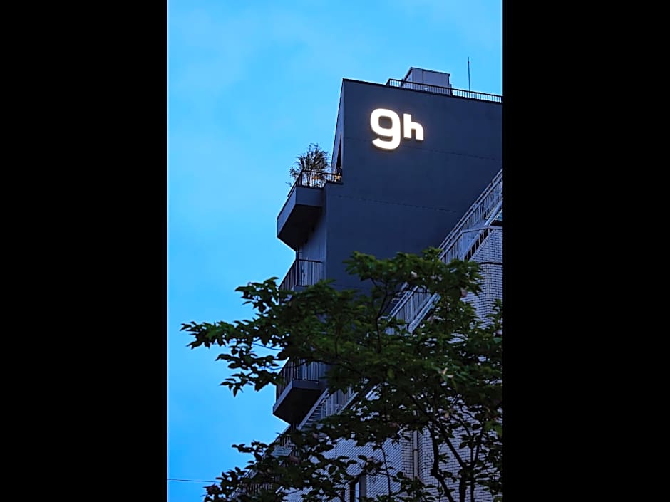 9h nine hours woman Shinjuku