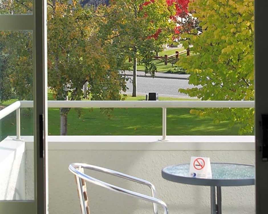 Colonial Manor Motel