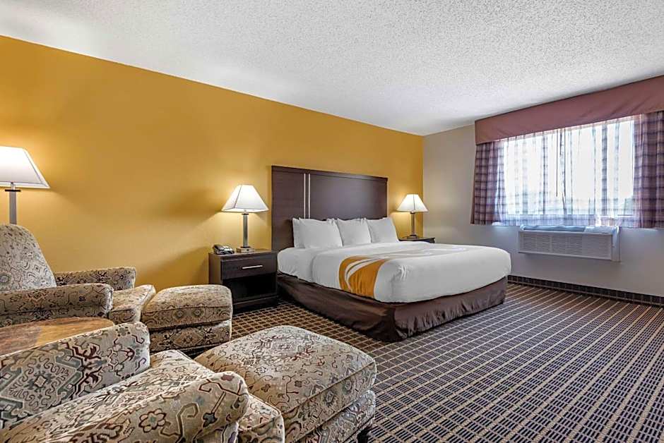 Quality Inn & Suites Warren