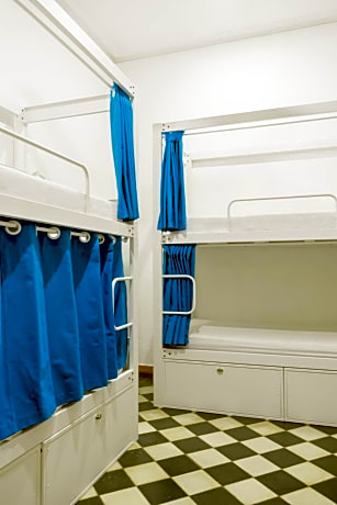 Bed in 4-Bed Mixed Dormitory Room