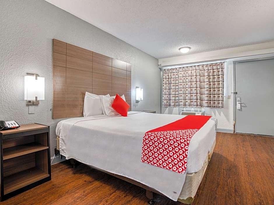 Photo 1 of 5 of Standard 1 King Bed