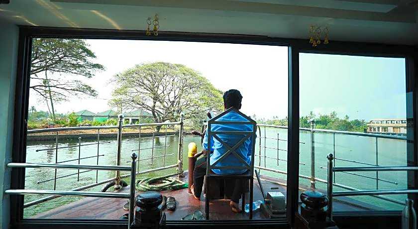 Sreekrishna Houseboat C/o Sreekrishna ayurveda Panchakarma Centre                               