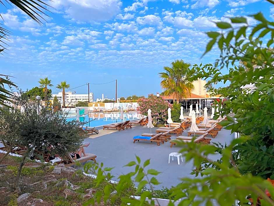 Adelais Bay Hotel