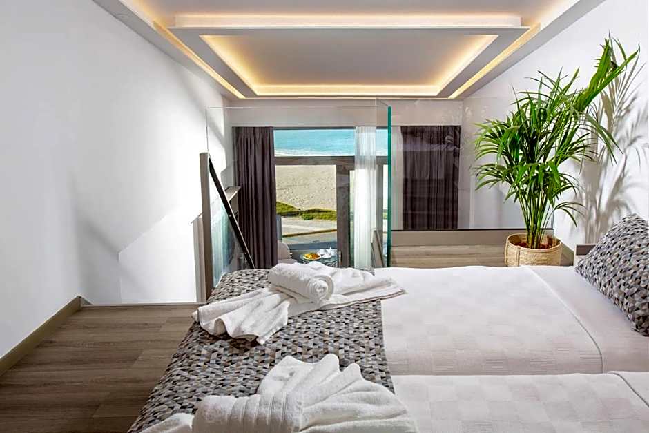 Photo 1 of 16 of Premium Suite, Sea View