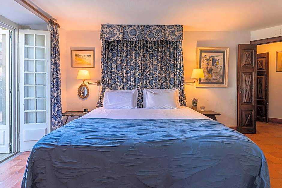 Sintra WOW - Unique double Smart Room in 17th century Palace! Hot tub, Snooker, BBQ, PS5, Sauna, Gym