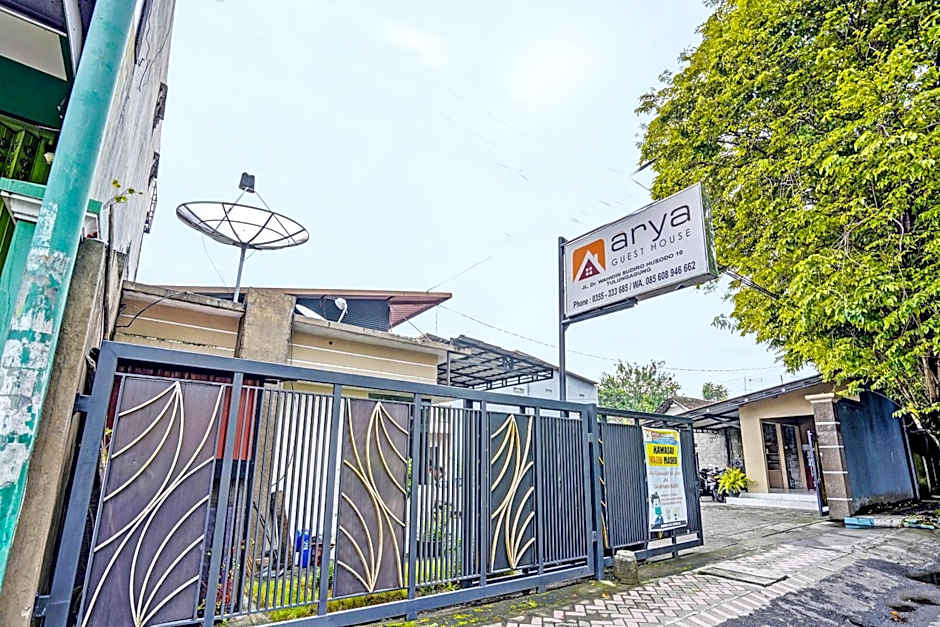 OYO Life 92190 Arya Guest House