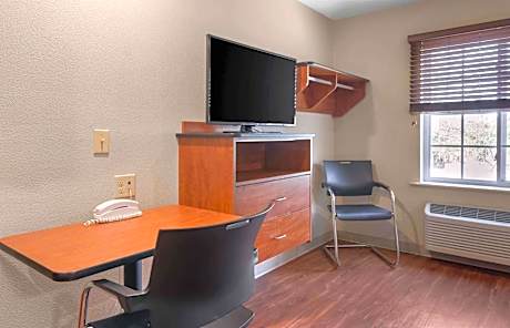 2 Full Beds | Non-Smoking, Kitchen