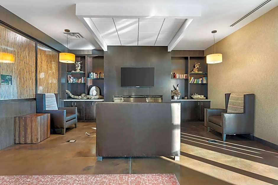 Best Western Plus Lakeview Hotel