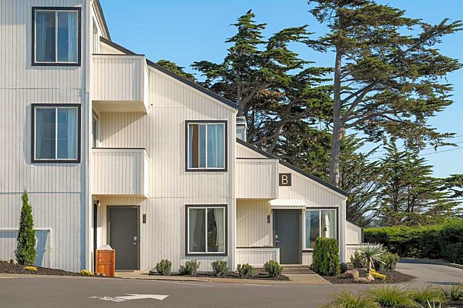 Bodega Coast Inn and Suites