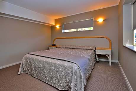 Two-Bedroom Suite with Spa Tub - Ground Floor