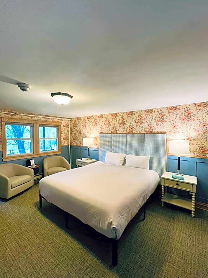 Stonehurst Manor Breakfast & Dinner Included